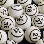 Boules de bingo blanches 4 cm (75)