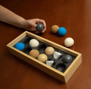 Bois, liège, laine et autres textures offrent une belle variété de sensations au toucher.